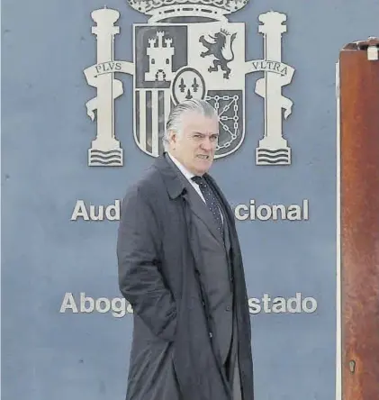 ?? JOSÉ LUIS ROCA ?? Luis Barcenas, en febrero del 2018, después de declarar en la Audiencia Nacional por el `caso Gurtel'.