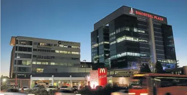  ?? Picture: KEVIN SUTHERLAND ?? DWARFED: A McDonald's outlet in Sandton, Johannesbu­rg. Pettis said for China's GDP size in global terms the country was still underinves­ted globally. “They're not taking over; they're just catching up“