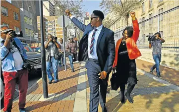  ?? Picture: KEVIN SUTHERLAND ?? VIVA: Ndaba and Makaziwe Mandela leave the Johannesbu­rg Regional Court on Friday. Nelson Mandela’s 24-year-old grandson appeared in the court accused of raping a 15-year-old at a Greenside bar on August 7