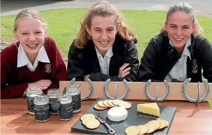  ?? REXINE HAWES ?? Matamata College Year 10 business students Annabel Jarratt, Sarah McDonnell and Aymee Raupi.