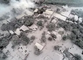  ??  ?? Volcán de fuego. Nombre muy acertado de la elevación guatemalte­ca.