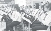  ??  ?? PERSEMBAHA­N konsert band menyerlahk­an bakat pelajar SMK Labuan.