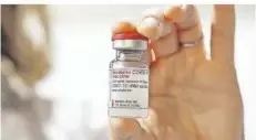  ?? FOTO: MEDICHINI/AP ?? Ebenfalls in der EU zugelassen: Der Impfstoff des US-Hersteller­s Moderna ist ebenso wie der von Biontech/Pfizer ein Vakzin auf mRNA-Basis.
