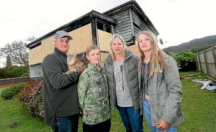  ?? PHOTO: SCOTT HAMMOND/FAIRFAX NZ ?? The Pearce family in front of their Tuamarina home, from left, Robin, Hugh, 12, Lisa, Holly, 14, and Lucy the cat.