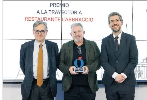  ?? ?? José Manuel Rodríguez Lorenzo, chef de L’Abbraccio, junto a Francisco Marhuenda y Miguel Ángel García