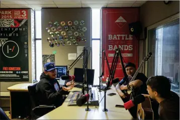  ?? JOSE M. OSORIO — CHICAGO TRIBUNE — TNS ?? Luis Eduardo Sanchez, left, 18, a freshman at the University of Illinois at Chicago, hosts musicians Gabino Montalvo, center, and Alfredo Valdez in the campus studio on.