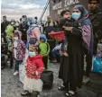  ?? Foto: A. Tzortzinis, dpa (Symbolfoto) ?? Eine Familie aus dem Flüchtling­scamp Moria soll ins Wittelsbac­her Land kom‰ men.