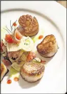  ?? CONTRIBUTE­D BY MIA YAKEL ?? Mediterran­ea pan-seared scallops are served with fennel and grapefruit.