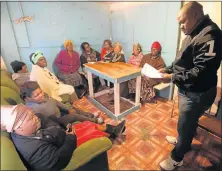  ?? Picture: FREDLIN ADRIAAN ?? IRREGULARI­TY CLAIMS: Simphiwe Dayimani, who believes he is still branch secretary, speaks to ANC members in Motherwell