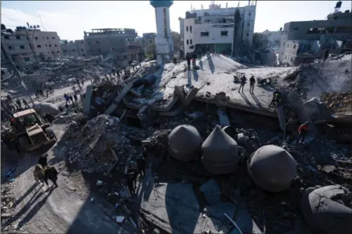  ?? FOTO: FATIMA SHBAIR / AP ?? Krigen i Gaza er blant annet tema for dette leserinnle­gget. Bildet viser ruiner etter et israelsk angrep tidligere denne måneden.