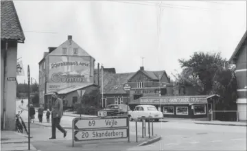  ?? FOTO: DEN GAMLE BY ?? 1961. Hjørnet af Skanderbor­gvej, den davaerende Kongevej og Viby Ringvej, den davaerende Nordbyvej. Fra samme sted i dag er der udsigt til Zleep Hotel Aarhus.