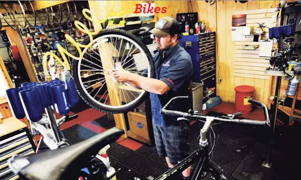  ?? Cindy Schultz / Times Union ?? Bike mechanic Dave Drumm works on an early 1990s Cannondale mountain bike in 2013 at Blue Sky Bicycles in Saratoga Springs, N.Y.