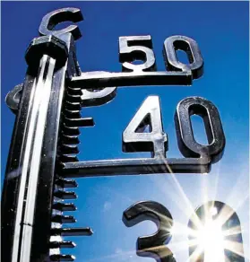  ?? BILD: SN/APA (DPA/ARCHIV)/FREDRIK VON ERI ?? Das Thermomete­r wird diese Woche an einigen Tagen in Folge die 30-Grad-Marke knacken.