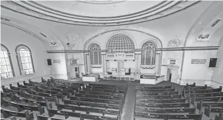  ?? SENTINEL JOVANNY HERNANDEZ/MILWAUKEE JOURNAL ?? The interior of Milwaukee’s St. Luke Emanuel Missionary Baptist Church is massive.