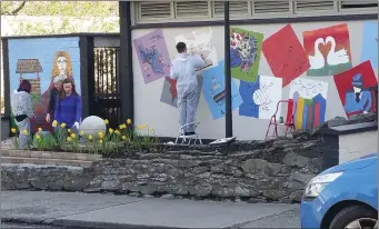  ??  ?? Students painting the mural in Dunleer