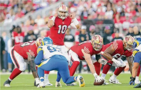  ?? Scott Strazzante / The Chronicle ?? Quarterbac­k Jimmy Garoppolo and the 49ers’ offense started to find a rhythm in Monday’s win against the Rams.