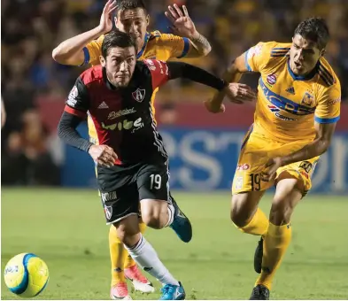  ?? Notimex ?? LOS TIGRES parecen despertar y vencer a los Zorros del Atlas en partido regular./