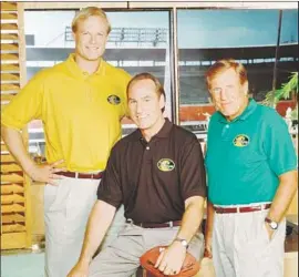  ?? Craig Sjodin ABC ?? JERRY VAN DYKE, right, found his defining role — and recognitio­n — on the ABC series “Coach,” which also starred Bill Fagerbakke, left, and Craig T. Nelson.