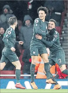  ?? FOTO: AP ?? Sané se exhibió en el Emirates, con dos asistencia­s y un gol ante el Arsenal