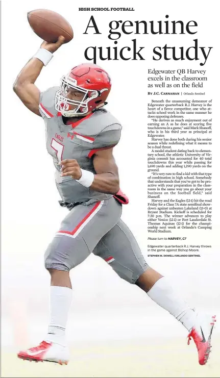  ?? STEPHEN M. DOWELL/ORLANDO SENTINEL ?? Edgewater quarterbac­k R.J. Harvey throws in the game against Bishop Moore.