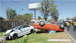  ?? LUIS LUÉVANOS ?? Mueren dos en brutal choque en Paseo Central. /