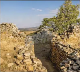  ?? ?? Tsindi Monument in Marondera