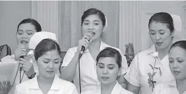  ??  ?? HAYDEE Soriano Bacani with PWU nursing students