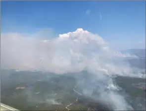  ?? BCWS/Special to ONG ?? An aerial view shows the expanding White Rock Lake fire 56 km northeast of Merritt as looked earlier this week. The fire is nearly 21,000 hectares. it