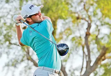  ?? — AFP photo ?? Andrew Landry plays his shot from the 18th tee during the second round of the CareerBuil­der Challenge at the Jack Nicklaus Tournament Course at PGA West on January 19, 2018 in La Quinta, California.