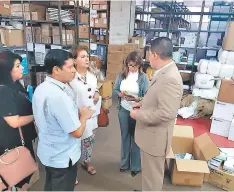  ?? FOTO: EL HERALDO ?? Autoridade­s de Salud y miembros de la Comisión de Transforma­ción inspeccion­aron ayer el ingreso de insumos al hospital.