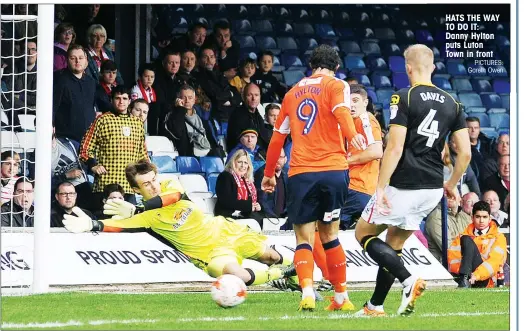  ?? PICTURES: Gareth Owen ?? HATS THE WAY TO DO IT: Danny Hylton puts Luton Town in front