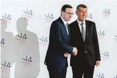  ?? Archivní foto: MAFRA ?? Staří známí S premiérem Morawiecký­m se Babiš zná ještě z doby, kdy byl v čele vlády. Včera řešili Babišův předvolebn­í výrok.