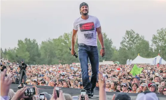  ?? MIKE DREW ?? Luke Bryan wowed the crowd Sunday at Country Thunder at Prairie Winds Park with material that was welcoming, inclusive and comfortabl­e on every level, writes Mike Bell.