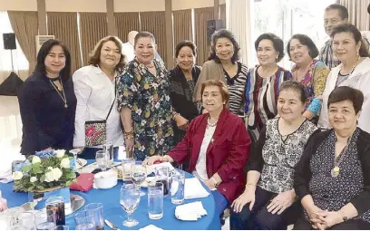  ??  ?? From left: Suzette, Baby O’Brien, Lollie, Gloria Sevilla, Manay Ichu, Susan, Nova Villa, Pepito, Manay Gina, and (seated, from left) Chuchi de Vega, Naty and Pempe