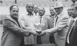  ?? — ASIAN AGE ?? Hyderabad Race Club steward Lt Col S. L. Reddy ( right) presents the Prince Of Berar Trophy to M. Ramachandr­a Rao ( left) and Yadaiah Pilly after Un Un Un won the main event in Hyderabad on Sunday.