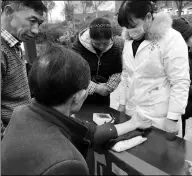  ?? PHOTOS BY YANG JUN / CHINA DAILY ?? Activities such as free health checks and performanc­es are held to celebrate Spring Festival in Tangyue village, Guizhou province.