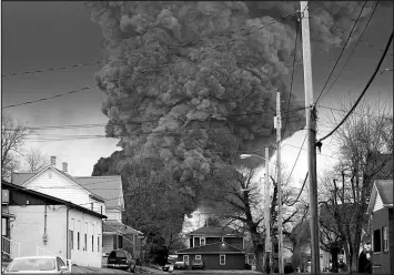  ?? GENE J. PUSKAR / ASSOCIATED PRESS ?? A black plume rises over East Palestine, Ohio, on Feb. 6, as a result of a controlled detonation of a portion of the derailed Norfolk Southern trains.