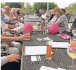  ?? FOTO: BARBARA JOISTGEN ?? Pink war die vorherrsch­ende Farbe des Golfturnie­rs.