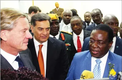  ??  ?? President Mnangagwa addresses the media while flanked by Invest Africa founder and chairman Mr Robert Hersov (left) and Simbion Power chief executive officer Paul Hinks (centre) at an investors roundtable at his Munhumutap­a Offices in Harare yesterday....
