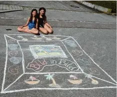  ??  ?? Isabella und Leonie, beide 12, aus Münsterhau­sen haben dieses tolle „Bild in Bild“Bild gemalt.