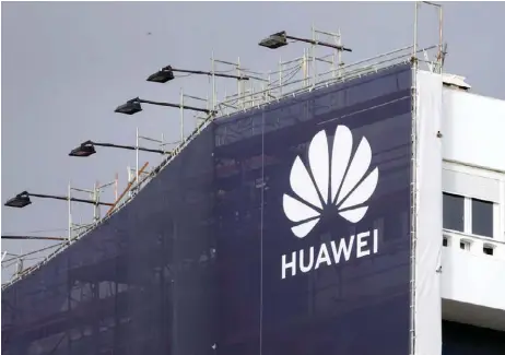  ??  ?? Líder. Huawei se conviertió en la segunda empresa de celulares más grandes del mundo y tendrá el liderazgo en la red 5G.