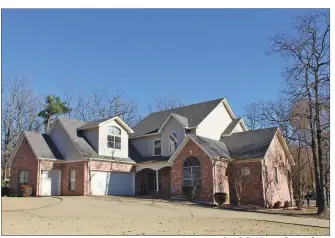  ?? Sarah DeClerk/Arkansas Democrat-Gazette ?? This home, at 11 Turnberry lane in Cabot, has about 3,737 square feet and is listed for $379,800 with Tami Davis of PorchLight Realty. No open house is planned for today. For more informatio­n, contact Davis at 501-351-6690 or tamidavish­omes@gamil.com