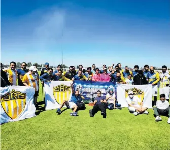  ?? /CORTESÍA@LIGAPACHUC­A ?? Felices los
nuevos campeones del futbol soccer de Pachuca