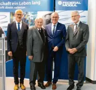  ??  ?? Geschäftsf­ührer Peter Kienast, IHK-Ehrenpräsi­dent Hans Haibel, Landrat Dr. Klaus Metzger sowie Prokurist und ehem. Personalle­iter Albert Krzich (v. l.).