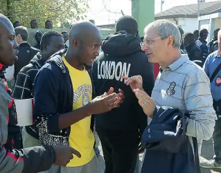  ??  ?? Indagato Simone Borile, uomo forte di Ecofficina, mentre cerca di placare una rivolta all’interno della base di Bagnoli