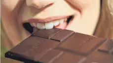  ?? FOTO: DPA ?? Schokolade ist süß, man will immer mehr davon. Forschern in den USA ist es im Tierexperi­ment gelungen, das Geschmacks­empfinden im Gehirn zu manipulier­en.