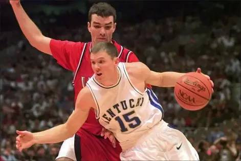  ?? SUSAN RAGAN — THE ASSOCIATED PRESS ?? Kentucky’s Jeff Sheppard drives against Utah’s Drew Hansen in the NCAA title game on March 30, 1998, in San Antonio. Kentucky won, 78-69.