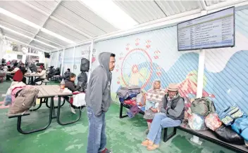  ??  ?? Ahora los familiares de los niños internados tienen un lugar donde descansar, sin pasar frío o peligro.