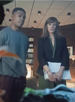  ?? JESSICA BROOKS/AMAZON ?? Stephan James is Walter and Julia Roberts is Heidi in “Homecoming.”