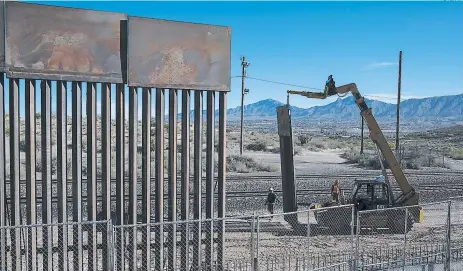  ?? FOTO: AP ?? Trump ha solicitado además que el muro será estéticame­nte agradable del lado de EE UU, no como la actual barrera que existe.